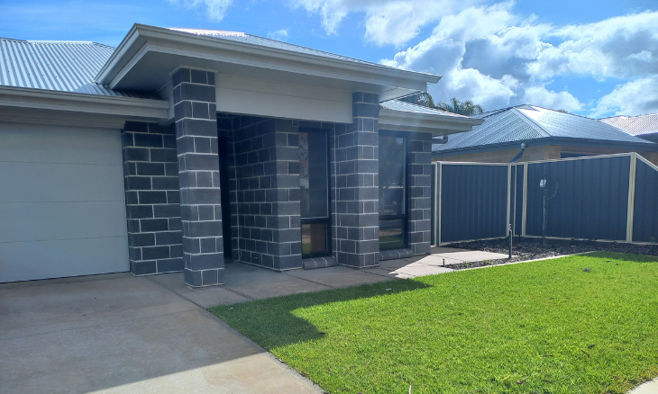 A house with a fence and grass in front of it - SIL vacancy in Loxton